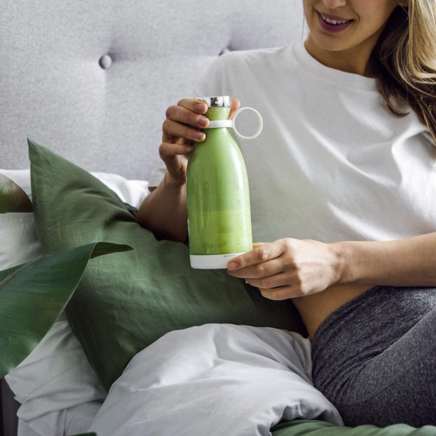 Portable Electric Juicer Blender – USB Rechargeable Mini Smoothie Maker Cup with Stainless Steel Blades